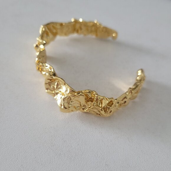 Amber Sceats Emery Cuff Bracelet Crushed Metal Design 24k Plated - Picture 6 of 8